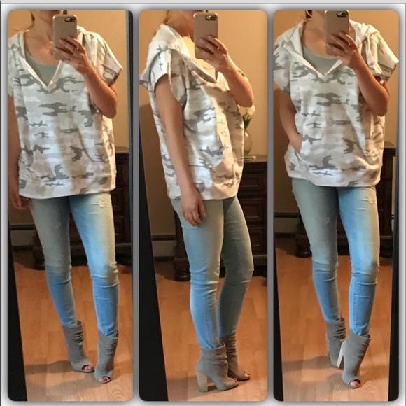 Tops - Last 🍁White wash Camo hoodie